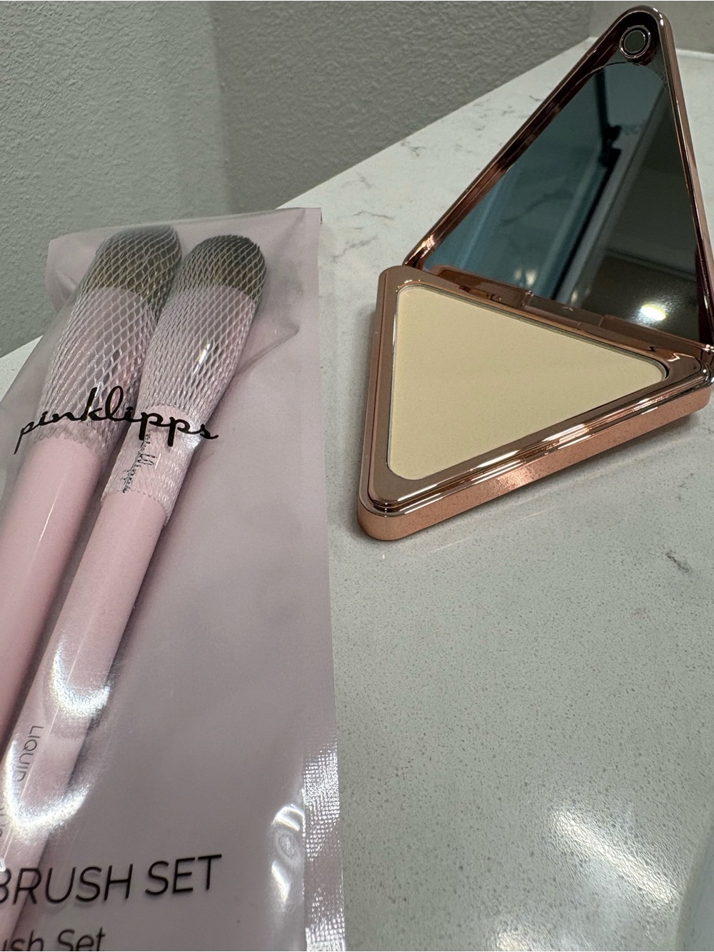 Lys Pressed Powder & Brush set NEW